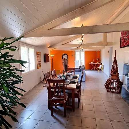 Charmante Maison, Idealement Situee