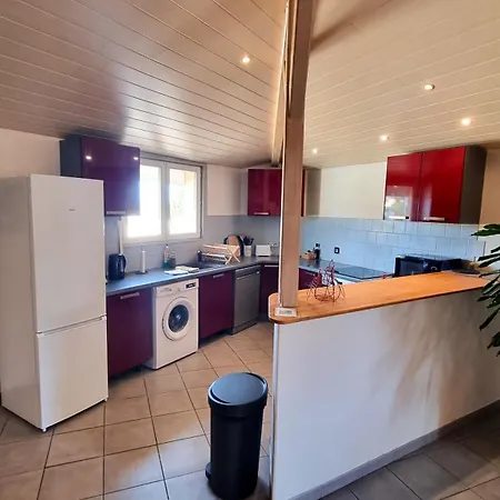 Charmante Maison, Idealement Situee *